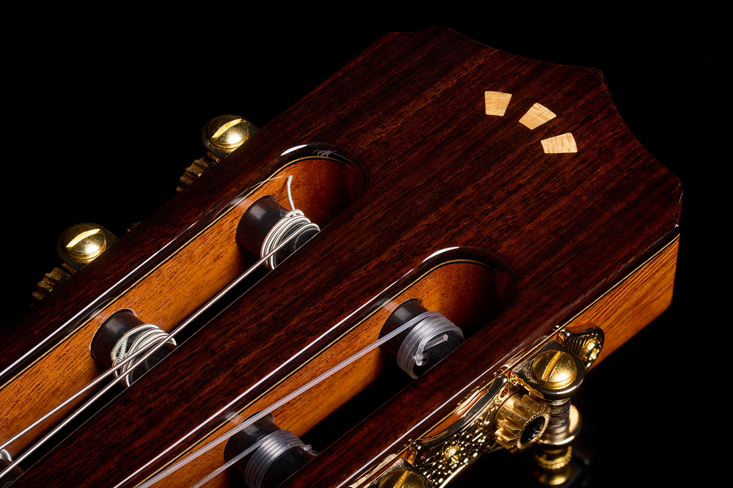 Orchestra CE Pro close-up of the headstock, showing the tuner posts and the inlaid Córdoba Arches logo.