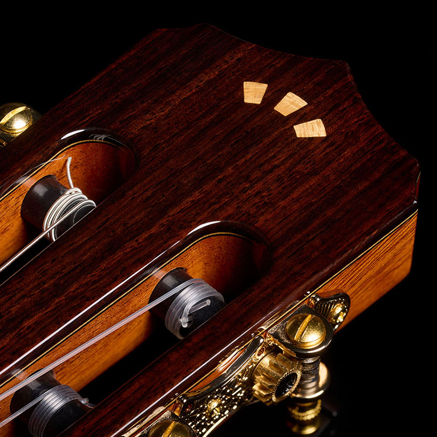 Orchestra CE Pro close-up of the headstock, showing the tuner posts and the inlaid Córdoba Arches logo.